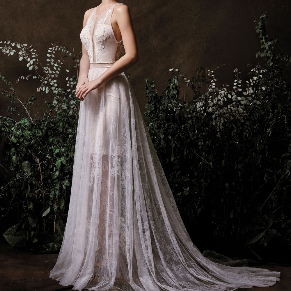 Wedding dress made for the beach - Picture 4 of 8